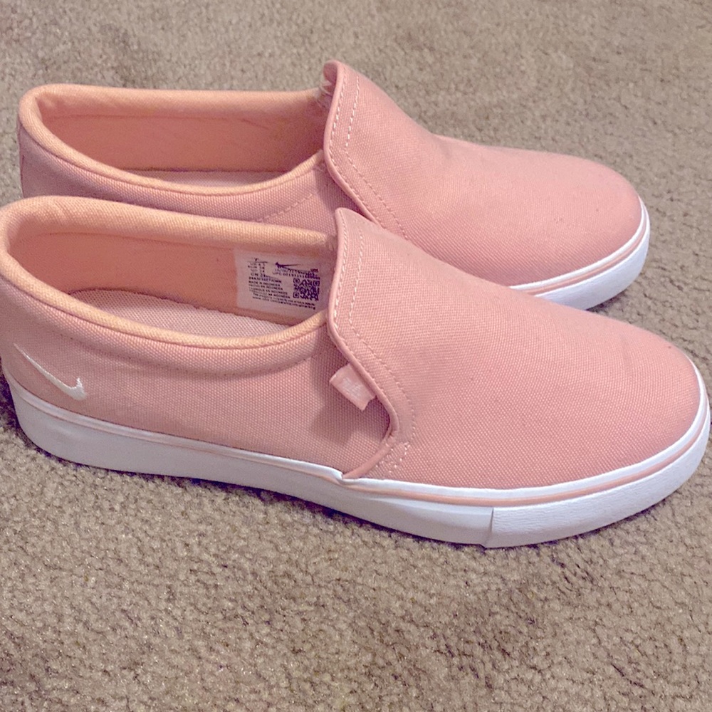 Nike Canvas slip on!! Pink size 7